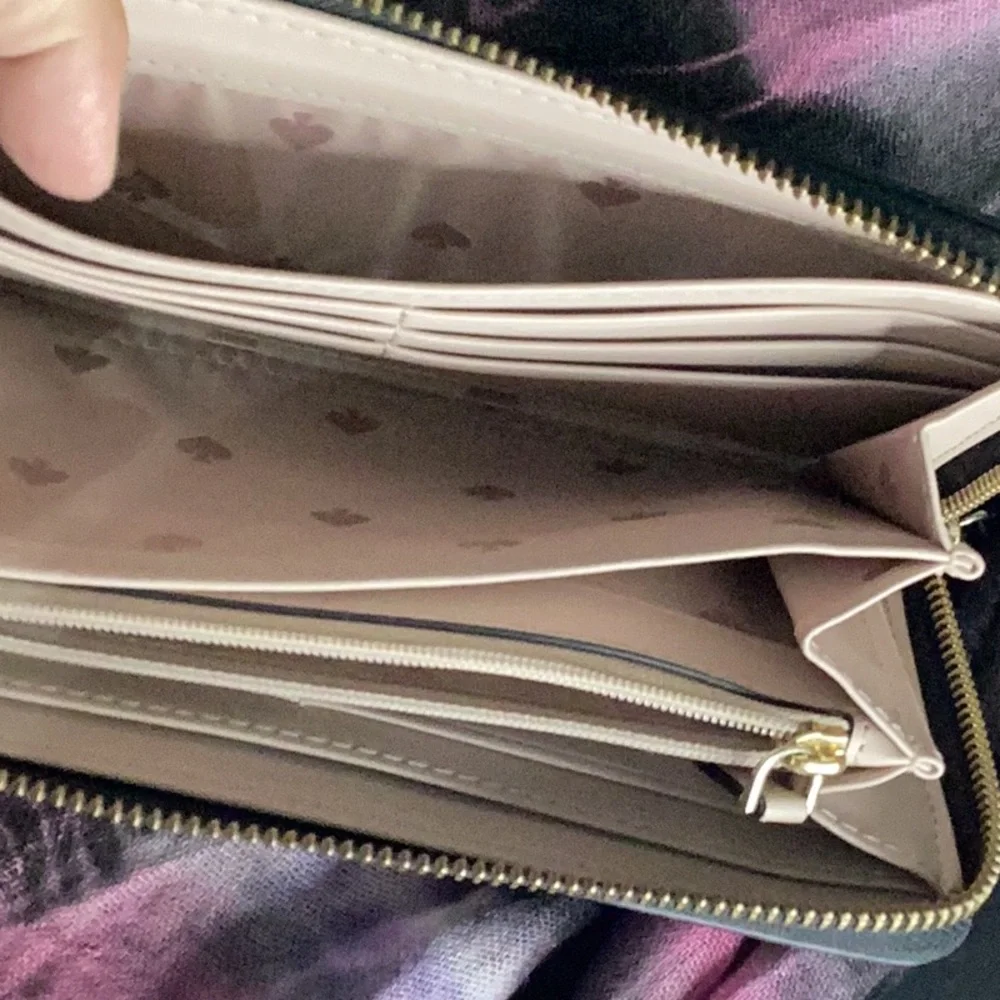 Kate Spade zip around long wallet in tan and black Saffiano leather - Picture 5 of 7